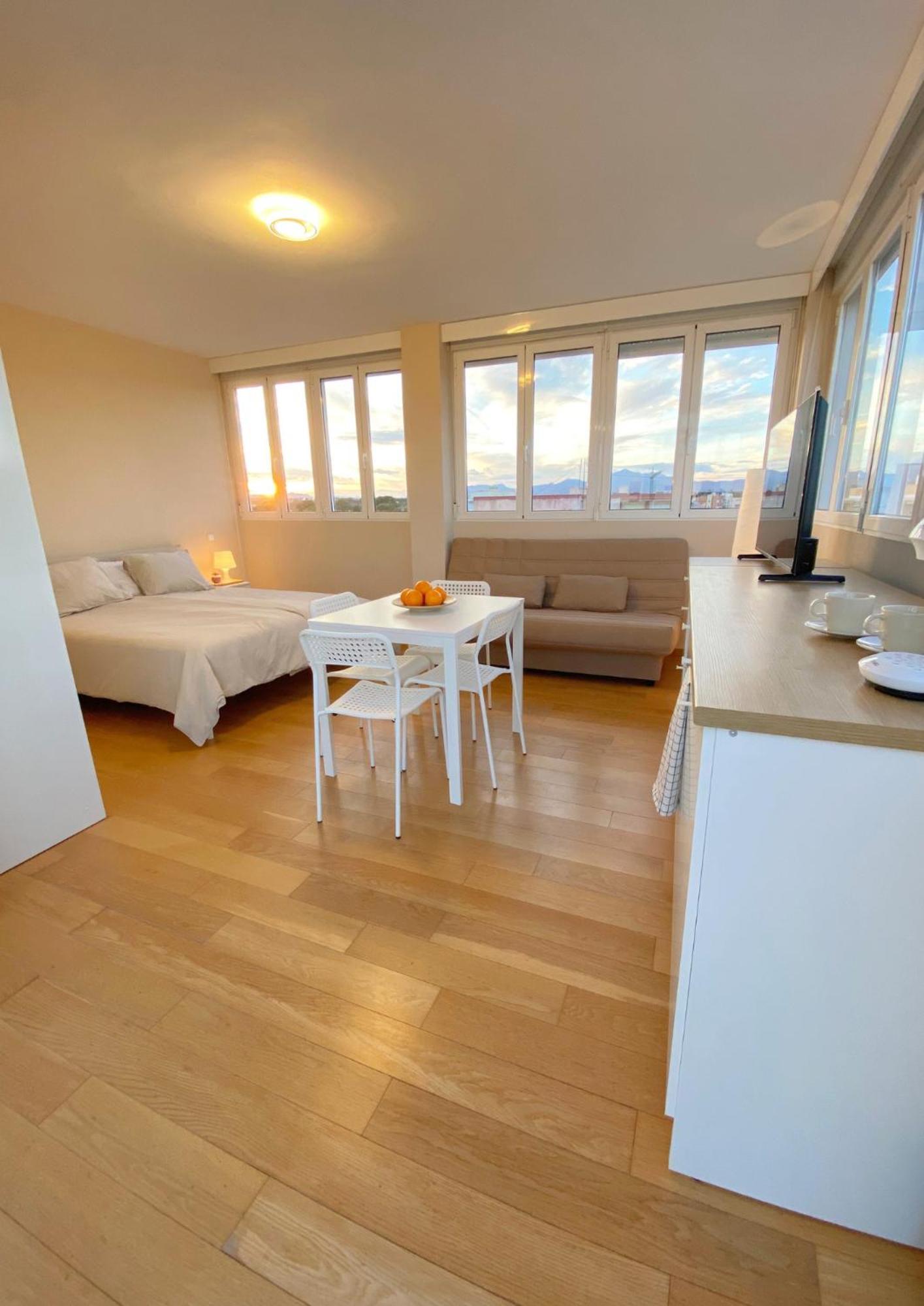 Modern Flat Close To Beach Ел Кампело Екстериор снимка
